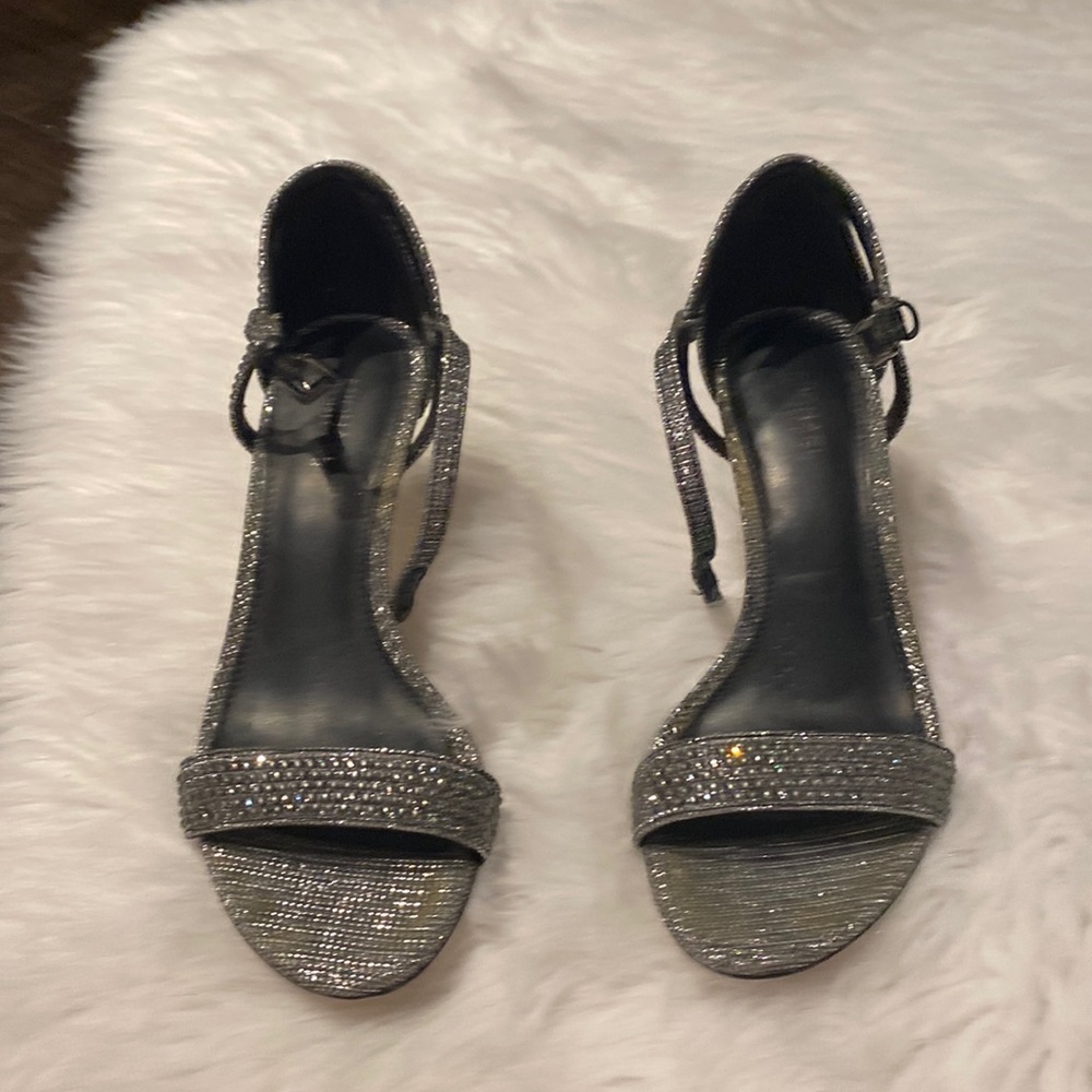 Michael Kors Silver pump